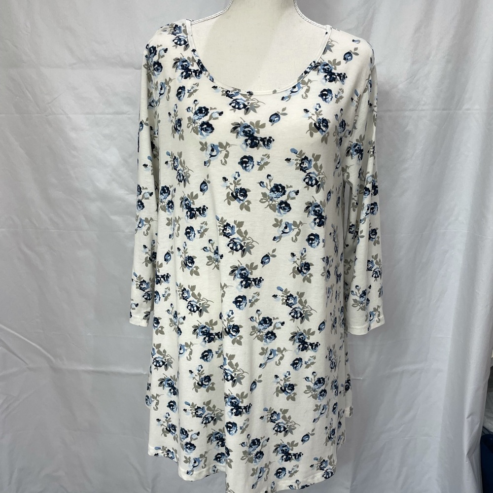 3/$35 Cream color long top with blue flowers. Super soft. XL